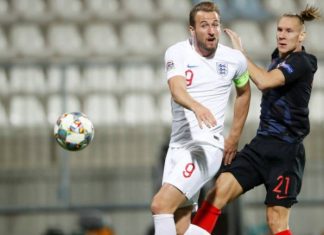 เสา คาน เซฟชีวิตตราหมากรุกเจ๊าสิงโตคำรามแบ่งแต้ม เนชันส์ ลีก