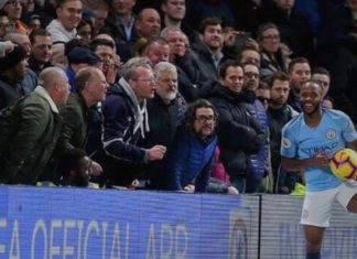 สิงห์บลูส์ ลงดาบแฟนนอกคอกเหยียดผิว สเตอร์ลิง