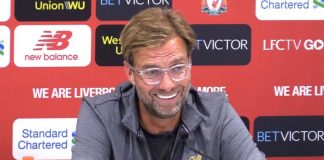 คล็อปป์ เผยแคมป์หงส์ไร้ความกดดัน แม้โดนเรือเบียดตกจ่าฝูง